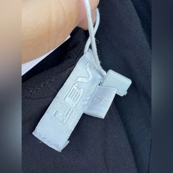 LBV Crepe Pleated Day Dress in black  Size 2 - Picture 15 of 17